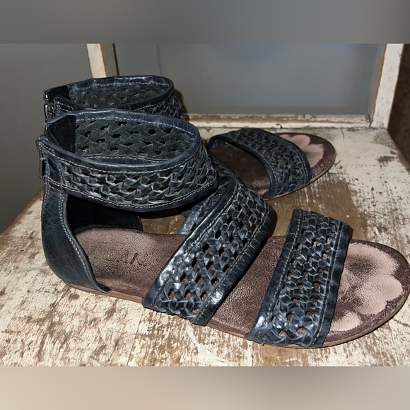 Roan Clio Sandals Size 9 - Picture 6 of 7